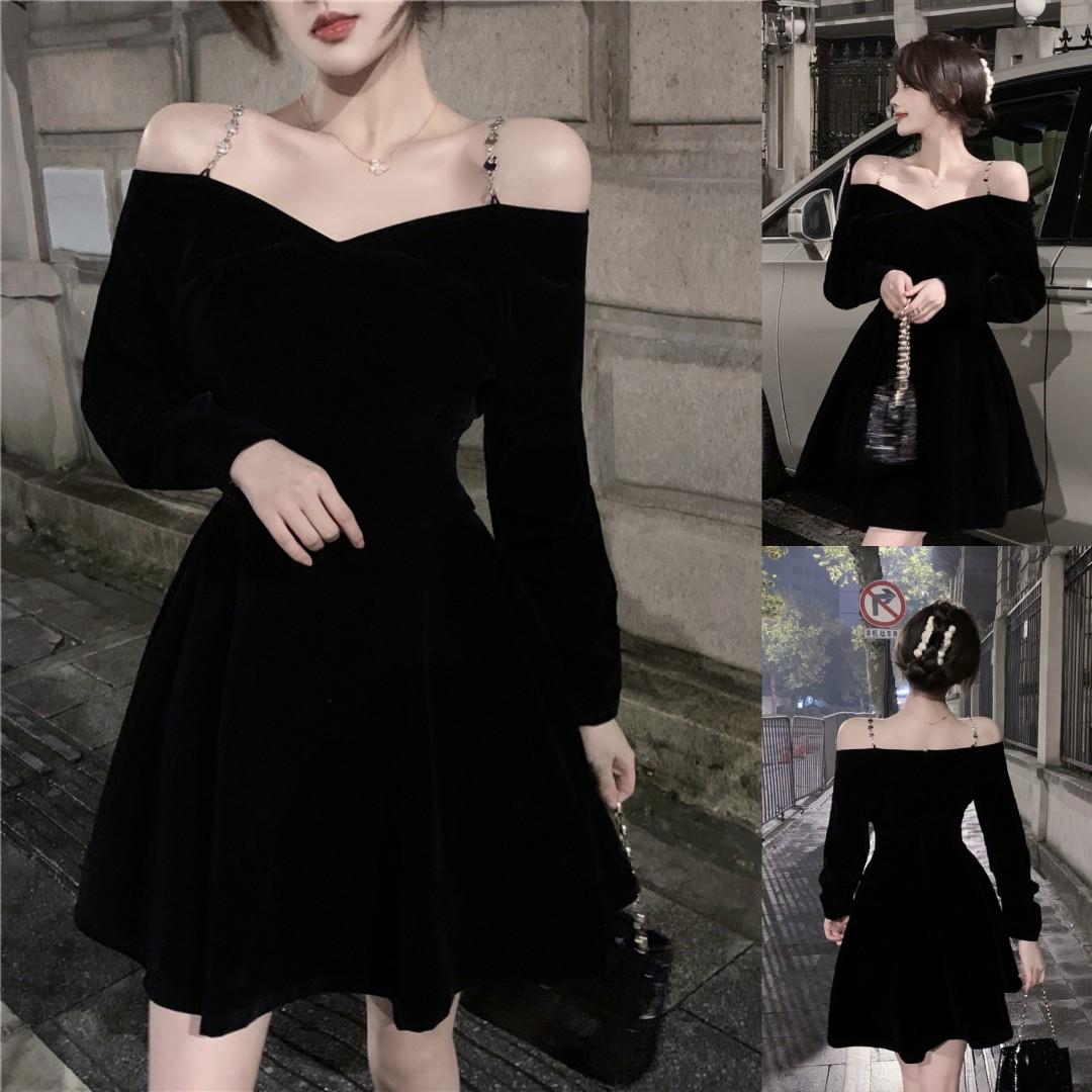 INSTOCK Korean Black Velvet Off Shoulder Slim Effect Long Sleeve Skate Loveth Heartz